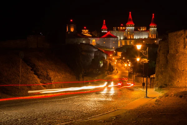 Piękny średniowieczny zamek w nocy — Zdjęcie stockowe