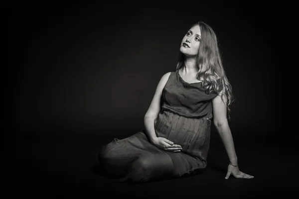 Молода вагітна жінка — стокове фото