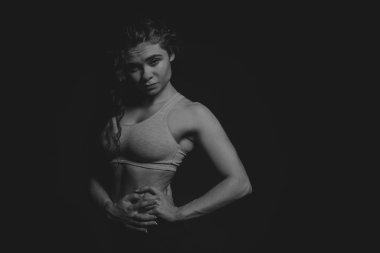 Atletik kıvırcık kız