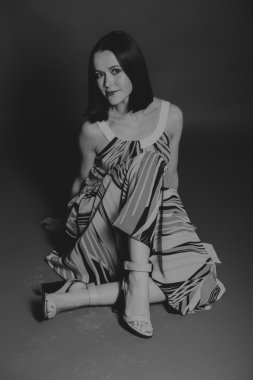 Büyülü bir ışık gizemli kız portresi