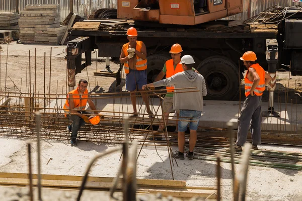 Lavorare nell'edilizia — Foto Stock