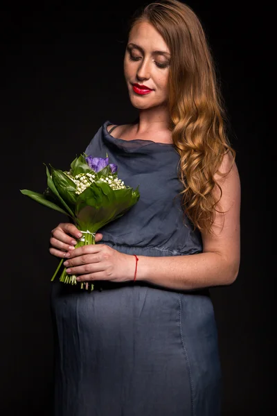 Beautiful pregnant woman with flowers — Stock Photo, Image