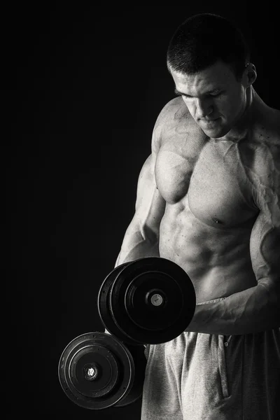 Hombre haciendo ejercicio con pesas —  Fotos de Stock