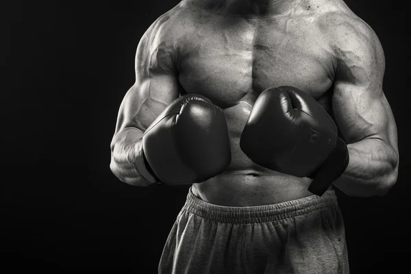 ボクシング グローブでアスレチックの男 — ストック写真