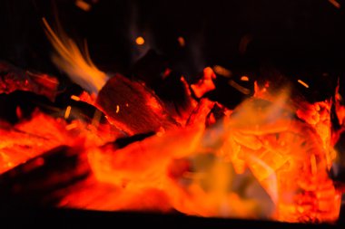 Fotoğraf gece şenlik ateşi