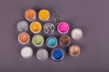 renkli pigmentler kavanoz