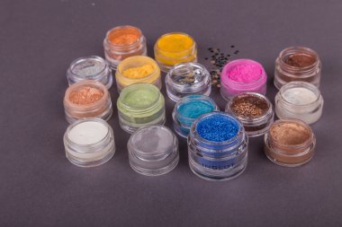 renkli pigmentler kavanoz