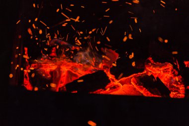 Fotoğraf gece şenlik ateşi