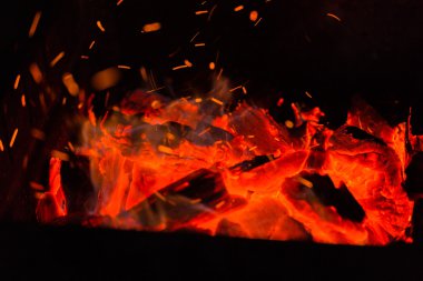Fotoğraf gece şenlik ateşi