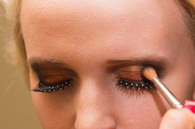 Güzel bir kız profesyonel makyaj