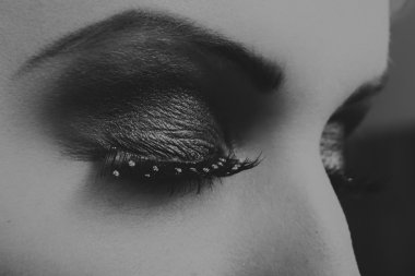 Güzel bir kız profesyonel makyaj