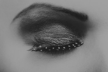 Güzel bir kız profesyonel makyaj