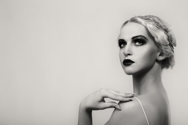 Eski tarzda bir kadın.