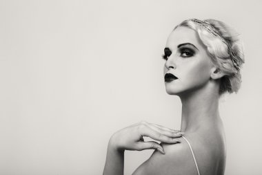 Eski tarzda bir kadın.