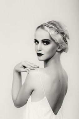 Eski tarzda bir kadın.