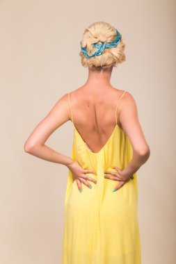 Eski tarzda bir kadın.