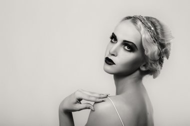 Eski tarzda bir kadın.