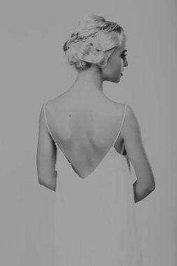 Eski tarzda bir kadın.