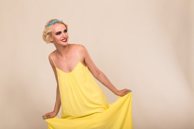 Eski tarzda bir kadın.