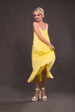 Eski tarzda bir kadın.