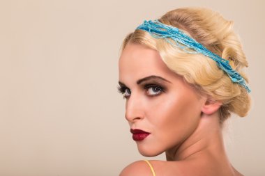 Retro makyaj kadınla