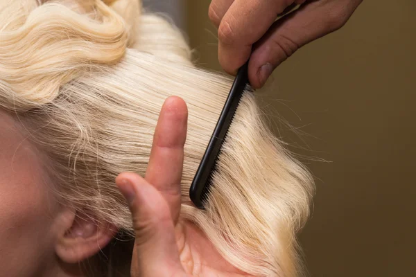 Trucco professionale su una bella ragazza — Foto Stock