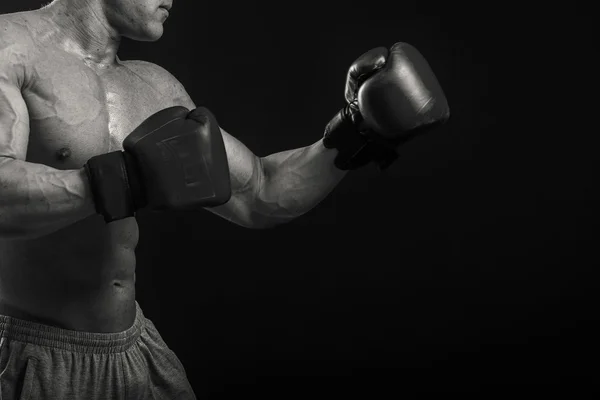 Guantes de boxeador sobre fondo oscuro — Foto de Stock