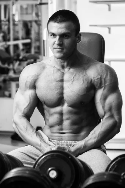 Man exercising with dumbbells — Stock Photo, Image