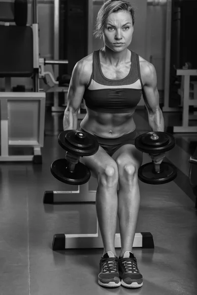 Mujer haciendo ejercicio — Foto de Stock