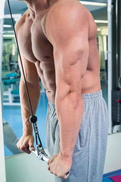 Man doing exercise on simulator — Stock Photo, Image