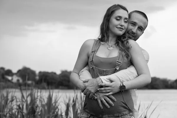 Famiglia in attesa di bambino — Foto Stock