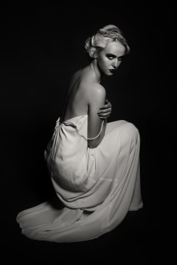 retro elbiseli kadın