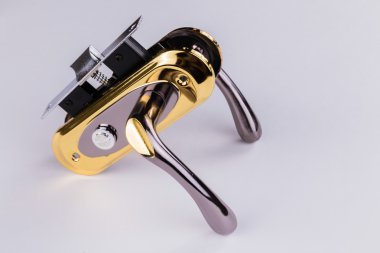 metal kapı kolları