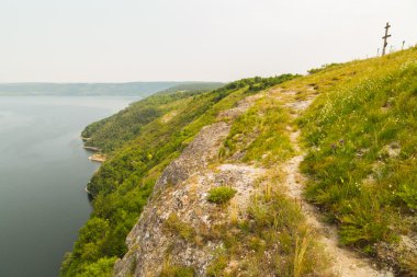 Ot ve çalılar Nehri üzerinde