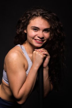 Atletik kıvırcık kız.