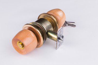 Kapı kolları ile anahtar taşı