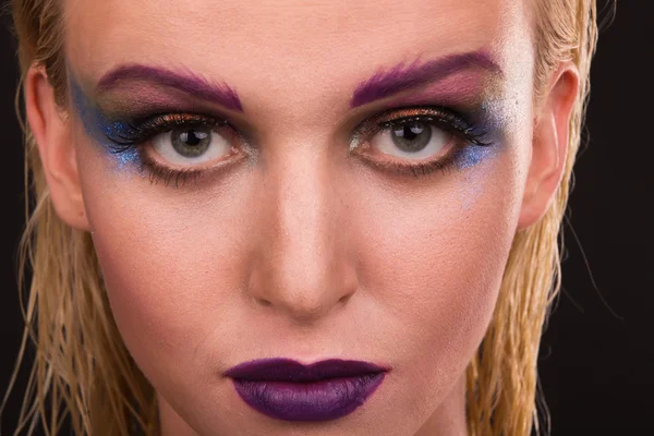 kadın profesyonel makyaj ile