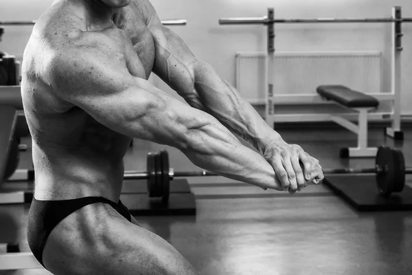 Man shows muscles — Stock Photo, Image