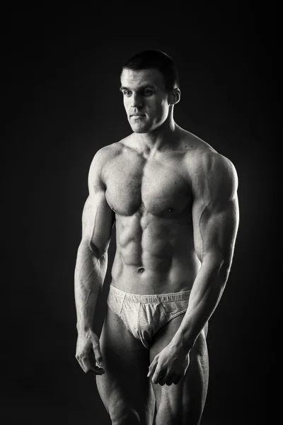 男人显示肌肉 — 图库照片