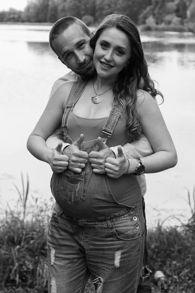 Pregnant woman with husband — Stock Photo, Image