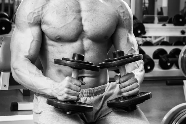 Muscular man working out with dumbbells — Stock Photo, Image