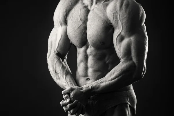 남자는 근육을 보여줍니다. — 스톡 사진
