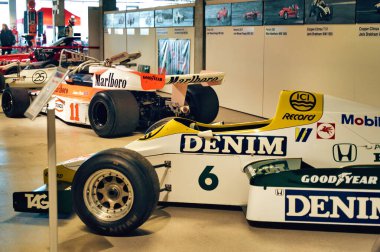 Langenthal, İsviçre, Formula 1 Müzesi 7 Şubat 2026 Tarihi Formula 1 yarış arabası kapalı alanda sergilenmekte ve klasik motor sporu mirası sergilenmektedir..