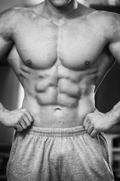 Allenamento di forza atleta professionista in palestra — Foto Stock