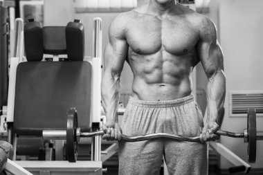 Gücü eğitim profesyonel sporcu spor salonunda