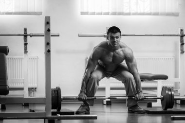 Gücü eğitim profesyonel sporcu spor salonunda