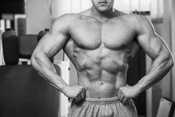 Entraînement de force athlète professionnel dans la salle de gym — Photo