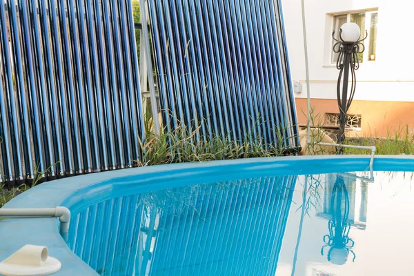 Système d'eau chaude pour la piscine — Photo