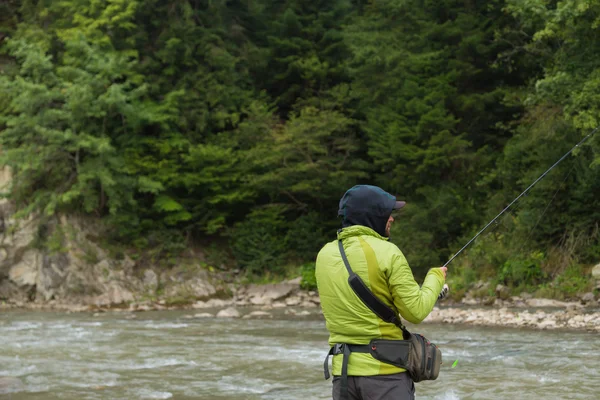 Yaz aylarında dağ nehir balıkçılık