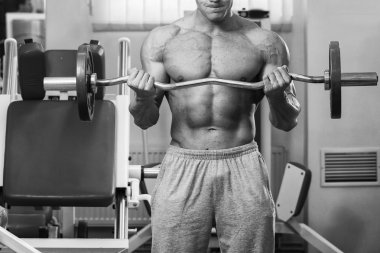 Gücü eğitim profesyonel sporcu spor salonunda